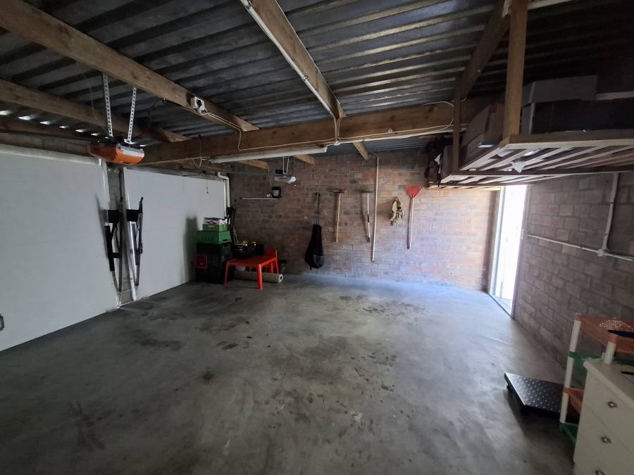 To Let 4 Bedroom Property for Rent in Sunningdale Western Cape
